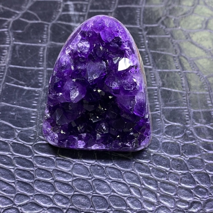 福利乌拉圭紫晶簇未镶嵌水晶