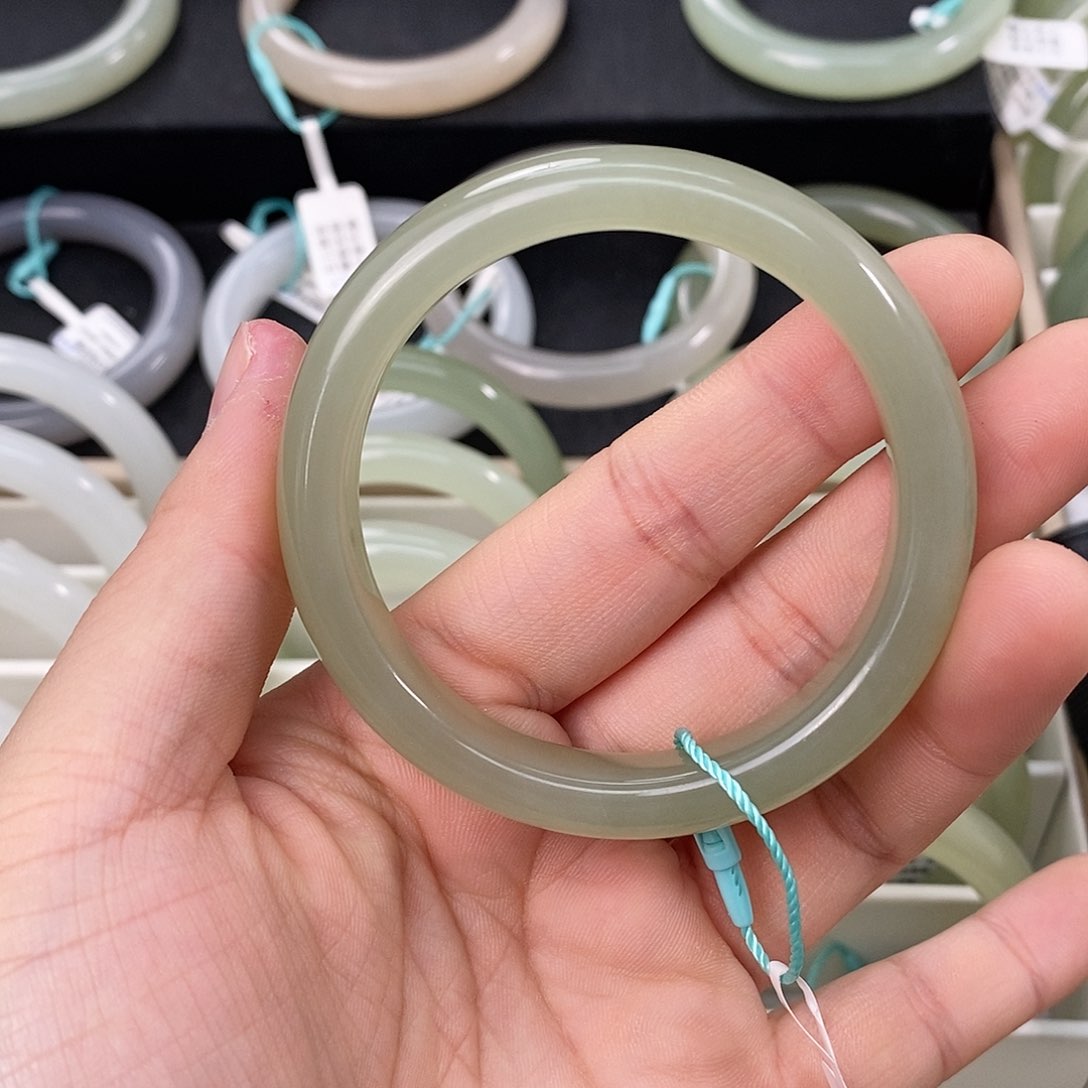 和田玉手镯未镶嵌53.54