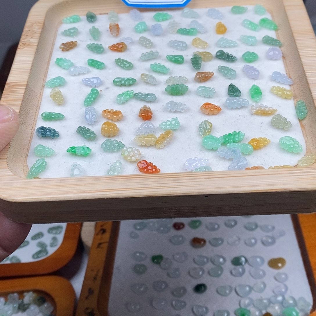 翡翠颈饰未镶嵌葡萄35一个