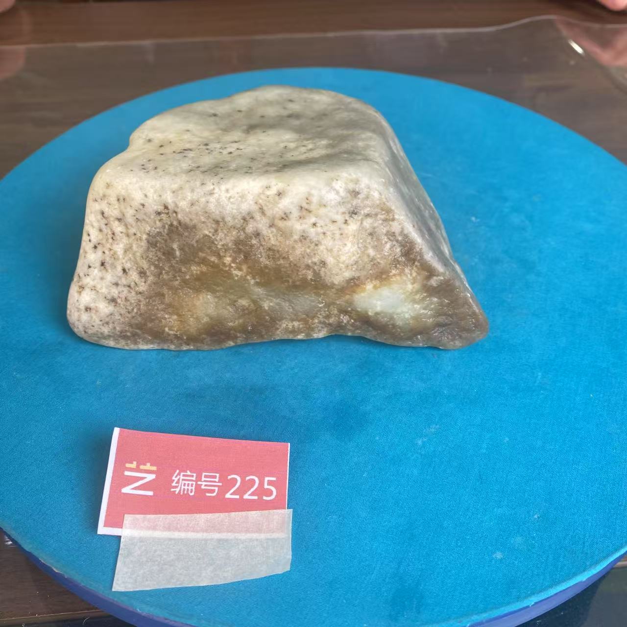 现货新疆玉料原石发一件编号225