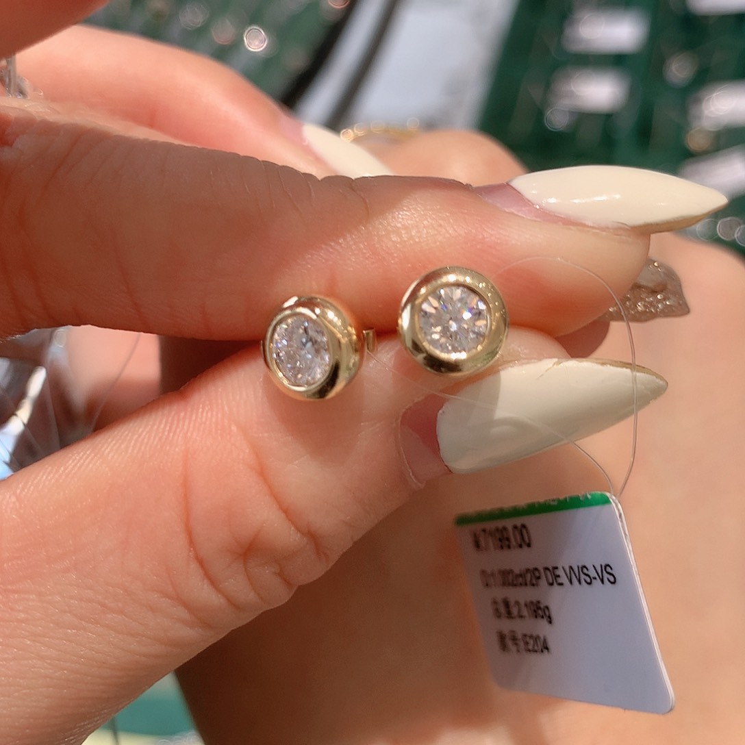 实验室培育钻石耳饰18K金镶嵌单颗30分黄不要耳堵
