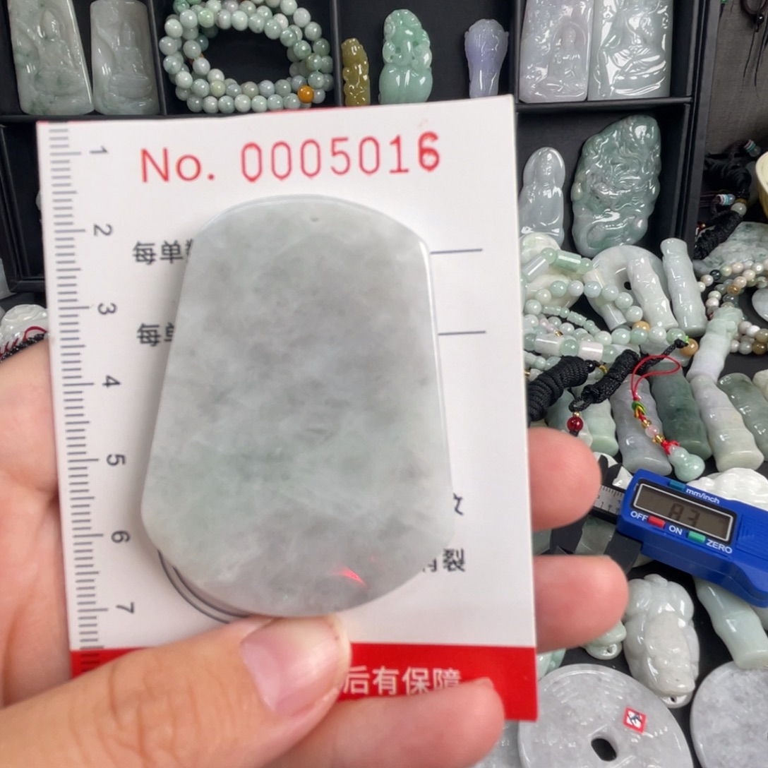翡翠未镶嵌吊坠(不含链)瑕疵