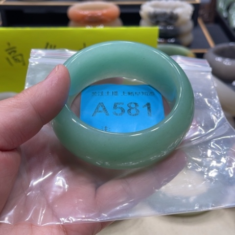 未镶嵌手镯石英质玉南*