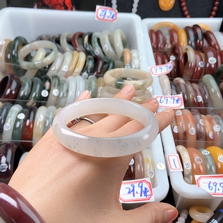 石英质玉手镯未镶嵌思*