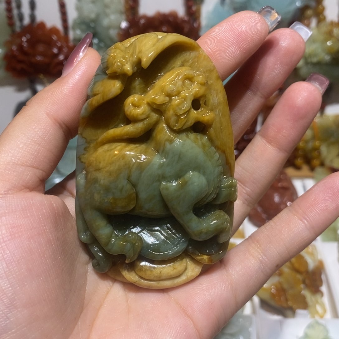 蛇纹石玉未镶嵌颈饰