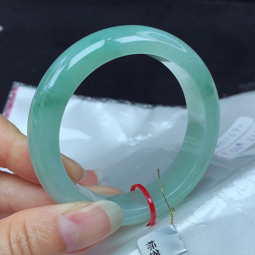 翡翠手镯未镶嵌y****m55圈690