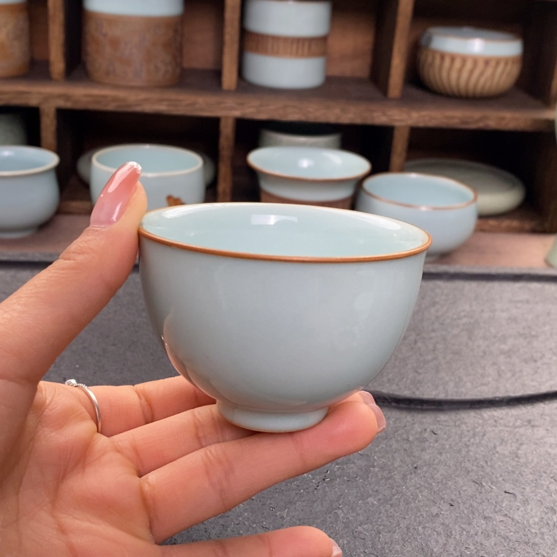 【闪购商品】天青鸡心杯微微瑕。。。。。。。