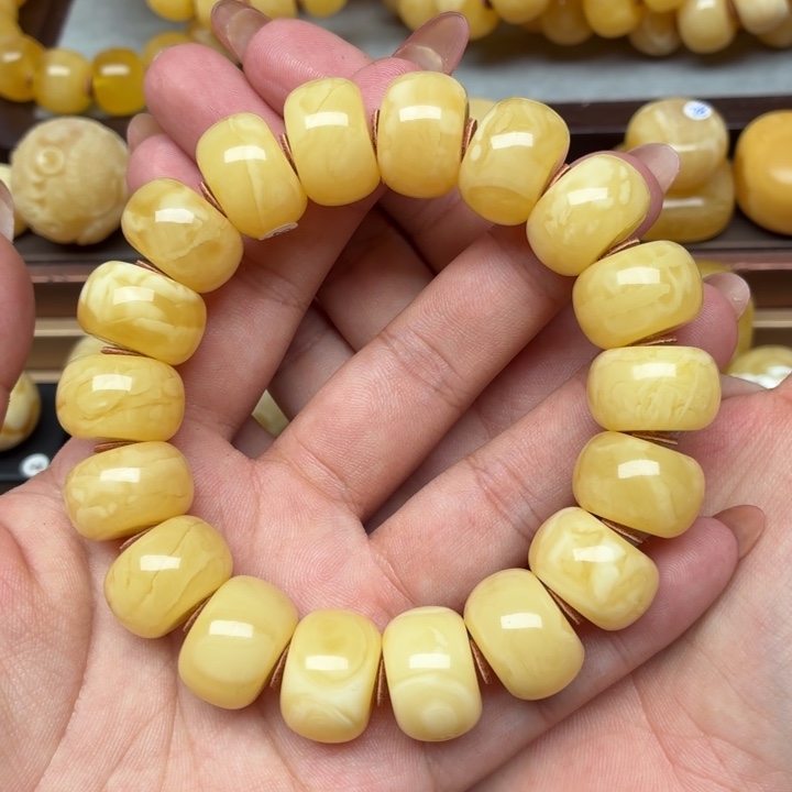 蕉***食未镶嵌琥珀裸石蜜蜡17*11