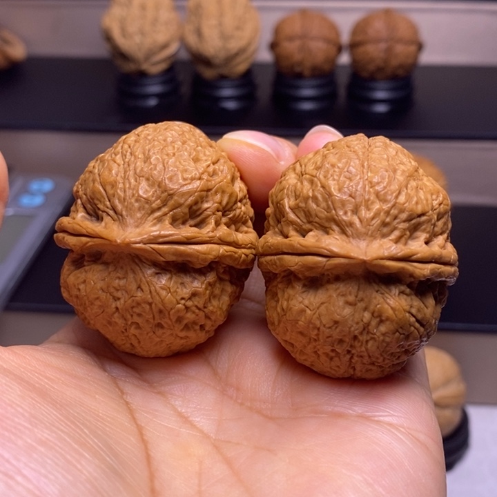 文玩核桃把件降龙罗汉50