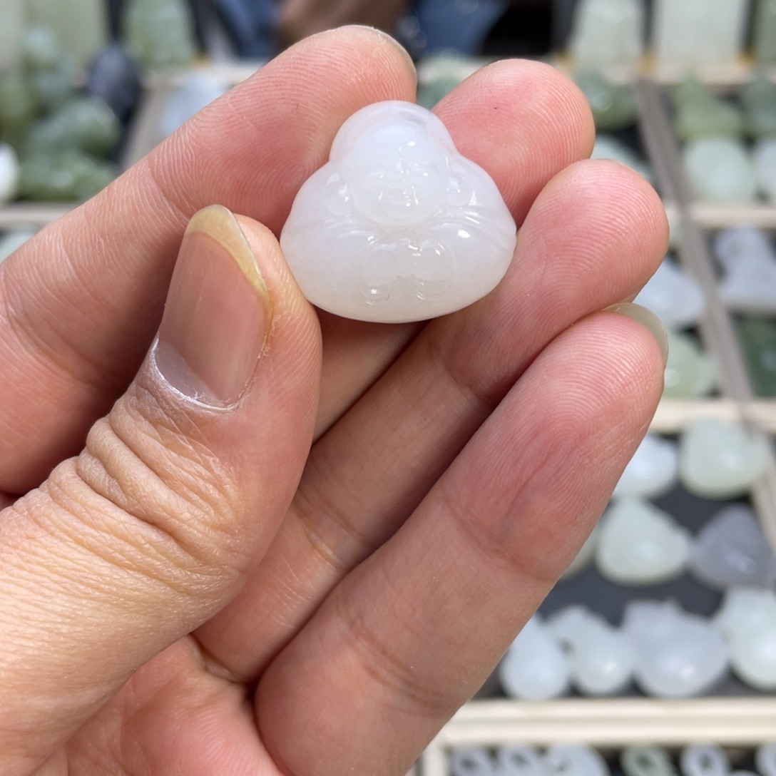 和田玉颈饰未镶嵌白玉抱抱佛