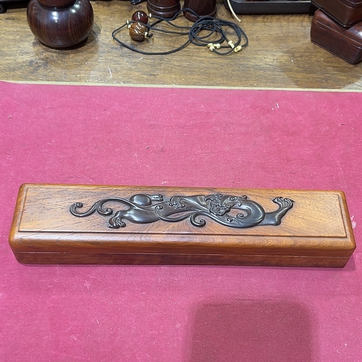 香榧木精品黄黄里和紫檀木器放漏了