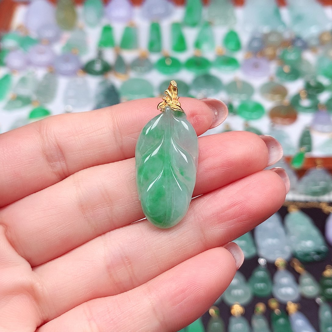 翡翠颈饰18K金镶嵌天然翡翠A货