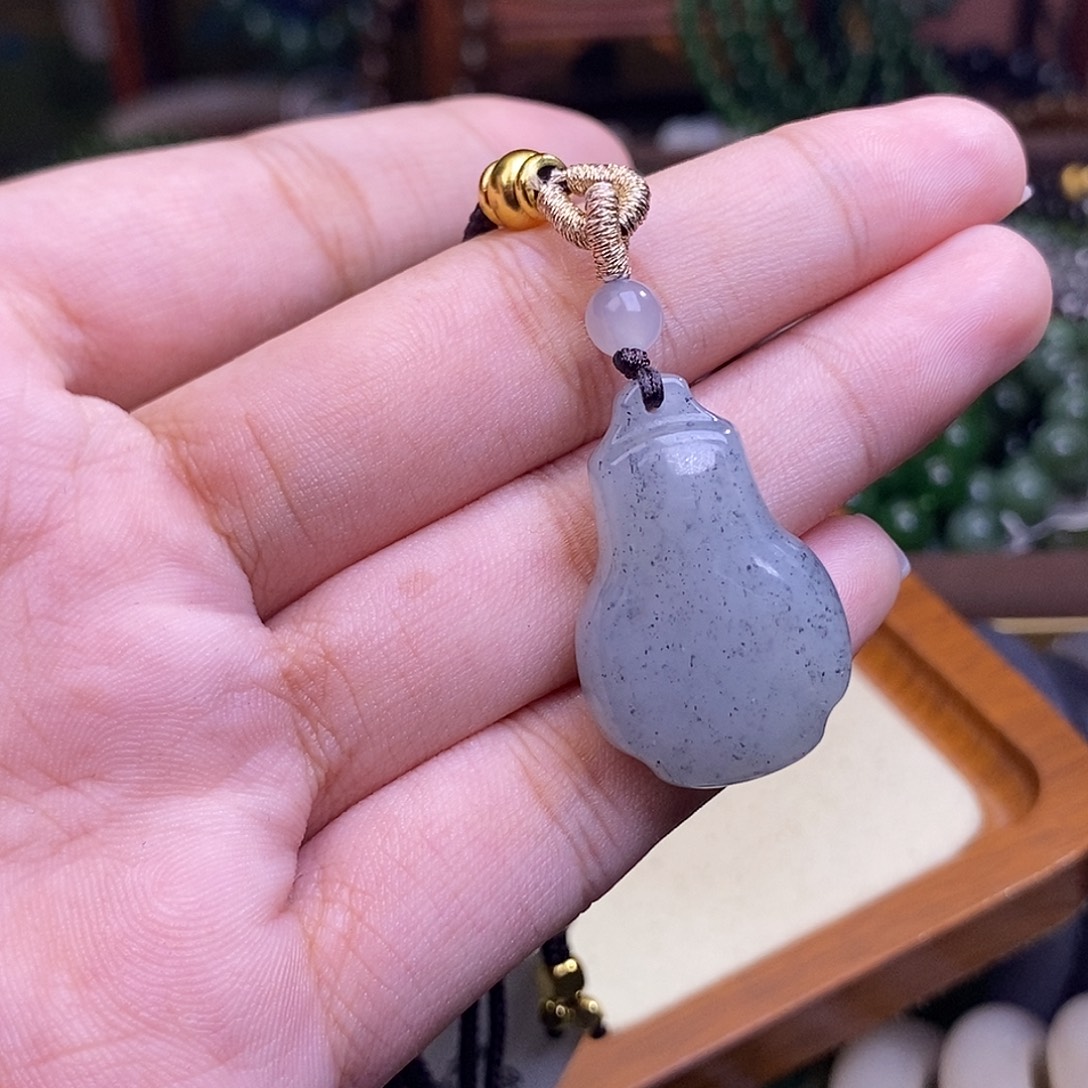 和田玉未镶嵌颈饰青花