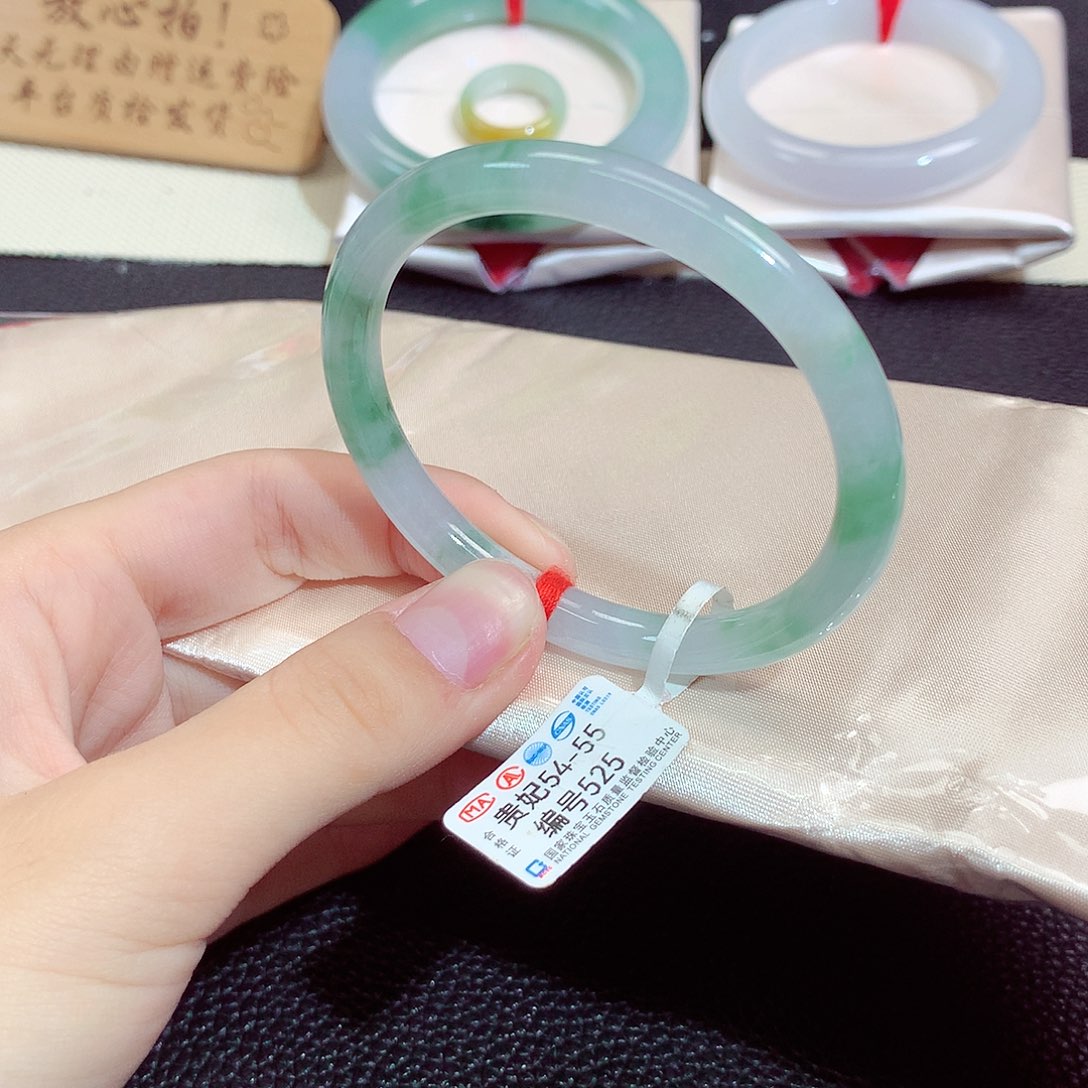 翡翠未镶嵌手镯525