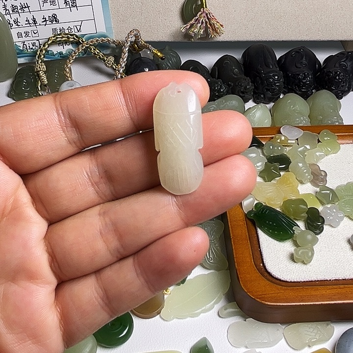 和田玉未镶嵌颈饰