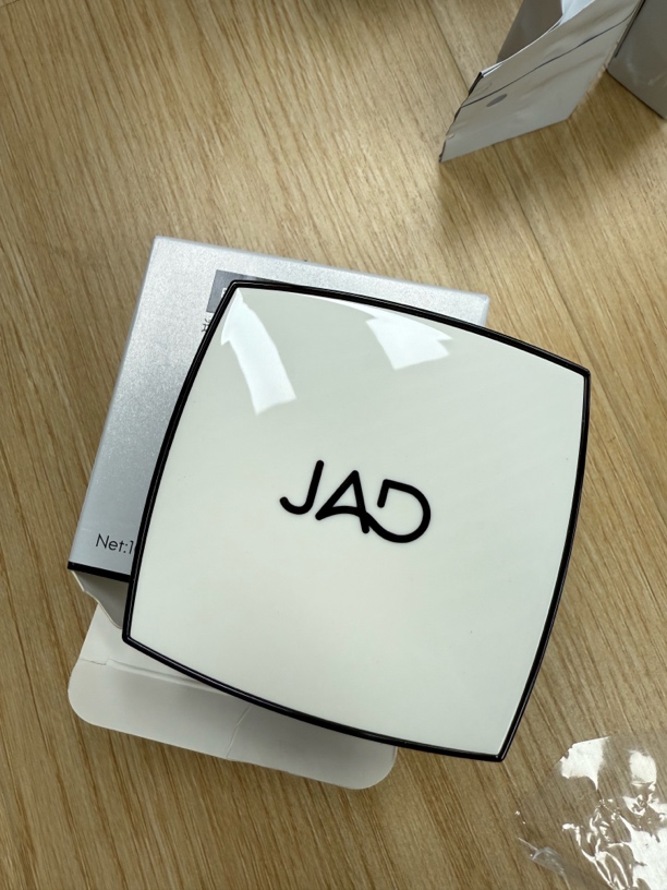 新款象牙白透亮保湿气垫