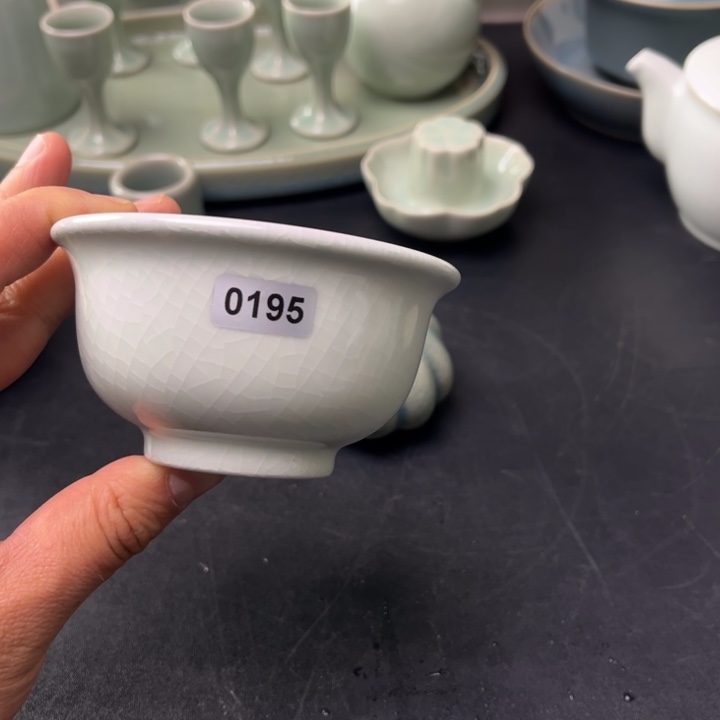 李***。摆件月白压手汝瓷