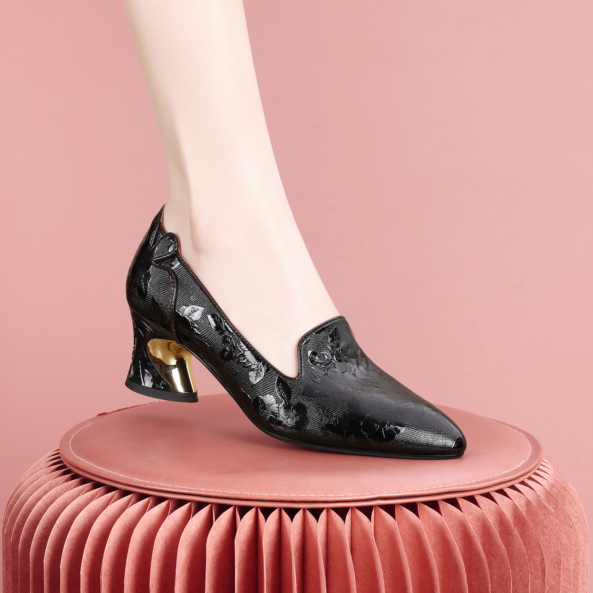 梵芮诗2025年新款春季户外时尚尖头手工原创低跟粗跟女单鞋-J1193