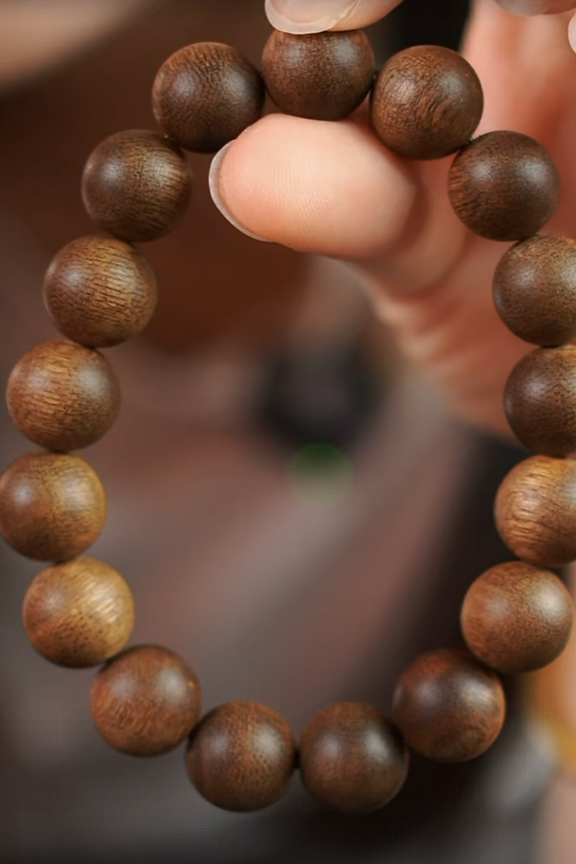 沉香蚁王 海南莺歌绿奇楠手串1.2