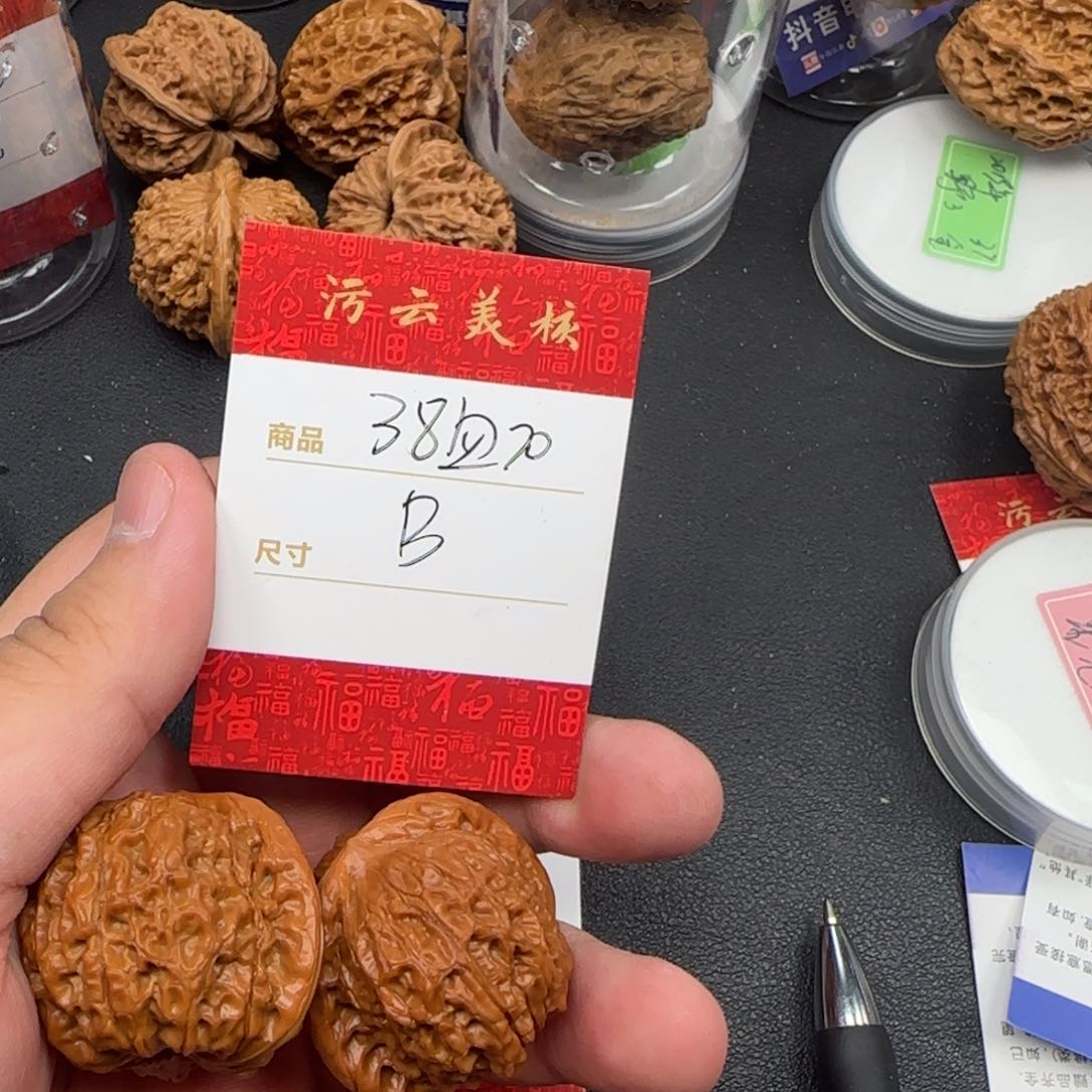 文玩核桃把件38血麒麟