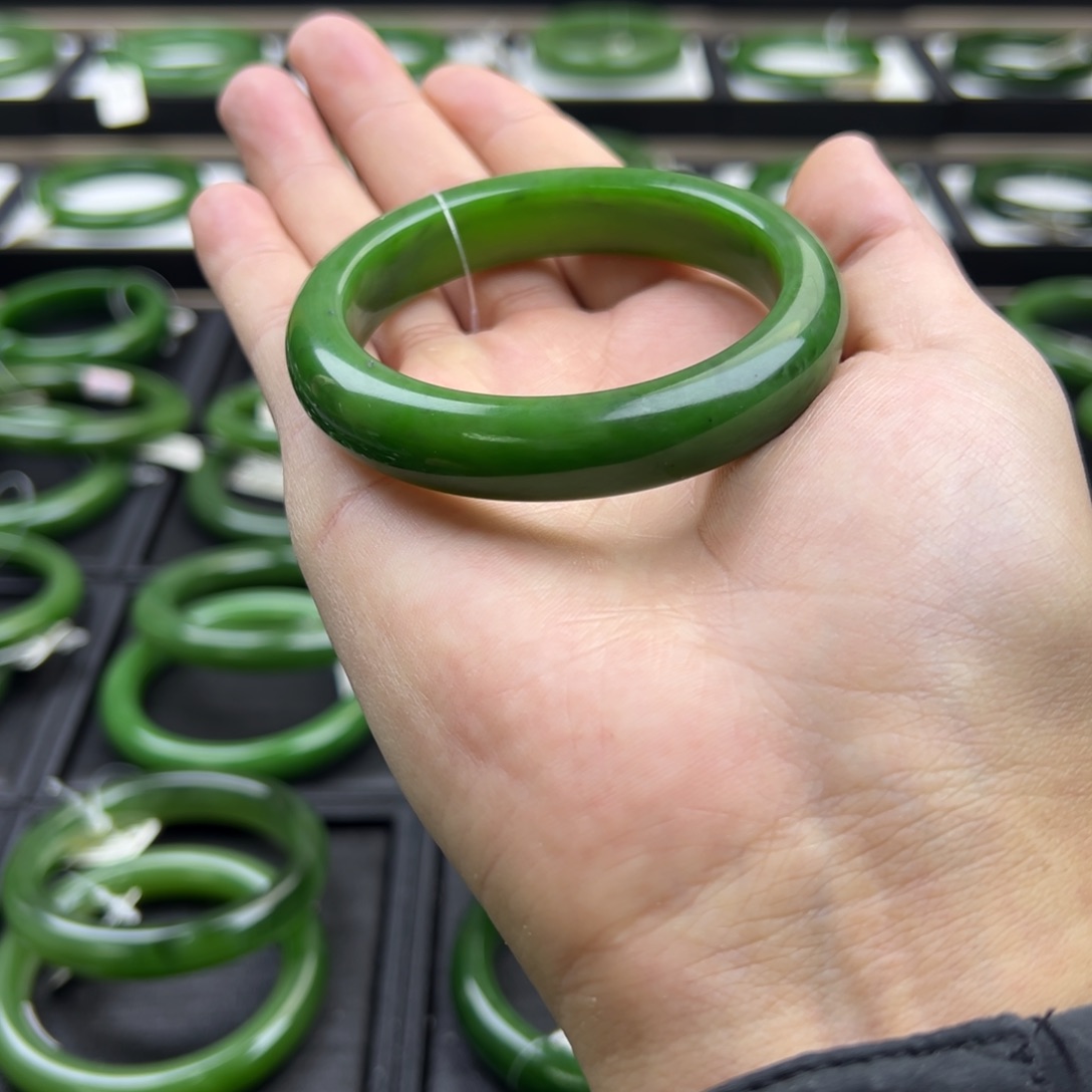 喜***洋和田玉（碧玉）未镶嵌手镯