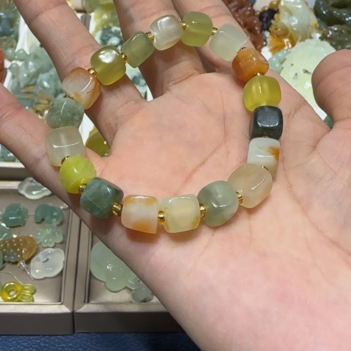 蛇纹石玉吊坠未镶嵌