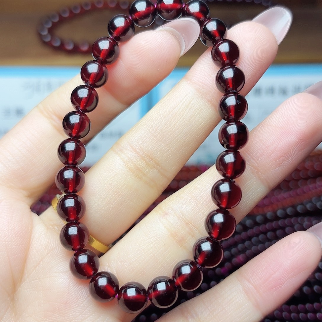 爱***宝手链未镶嵌石榴石卡7酒红单圈毕业级