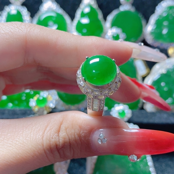 翡翠颈饰未镶嵌1657623。