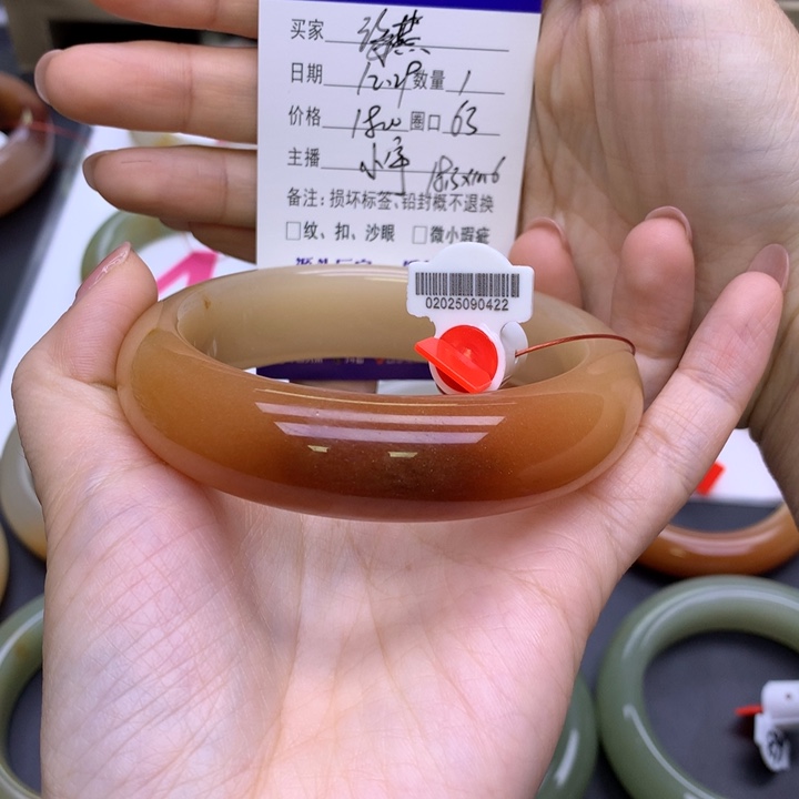 未镶嵌手镯石英质玉海*?