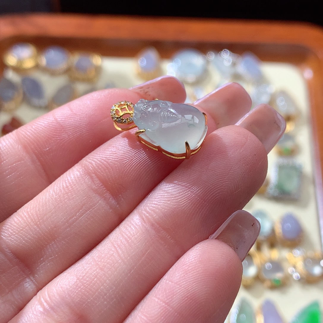 翡翠颈饰18K金镶嵌翡翠