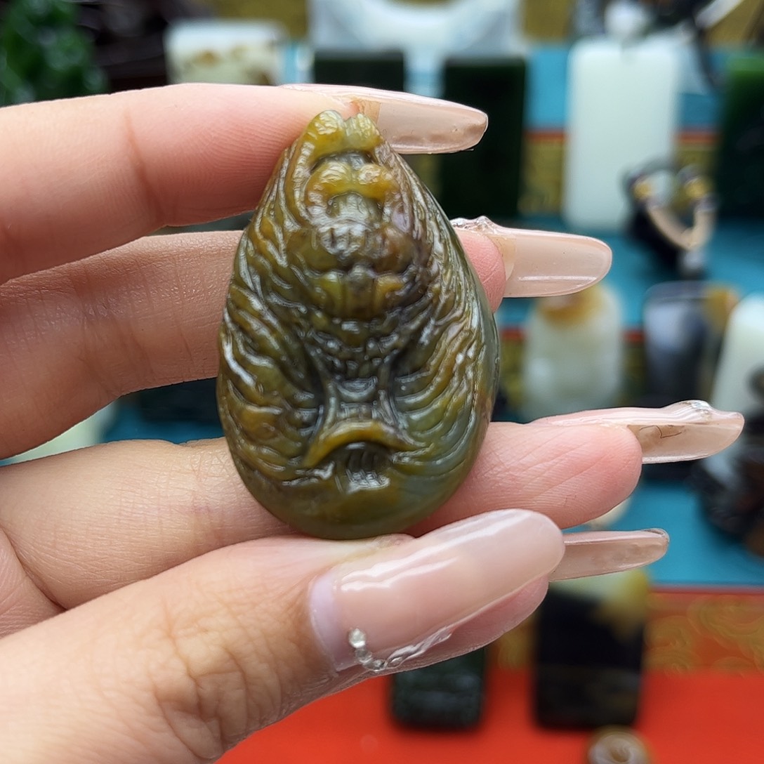 和田玉未镶嵌车挂