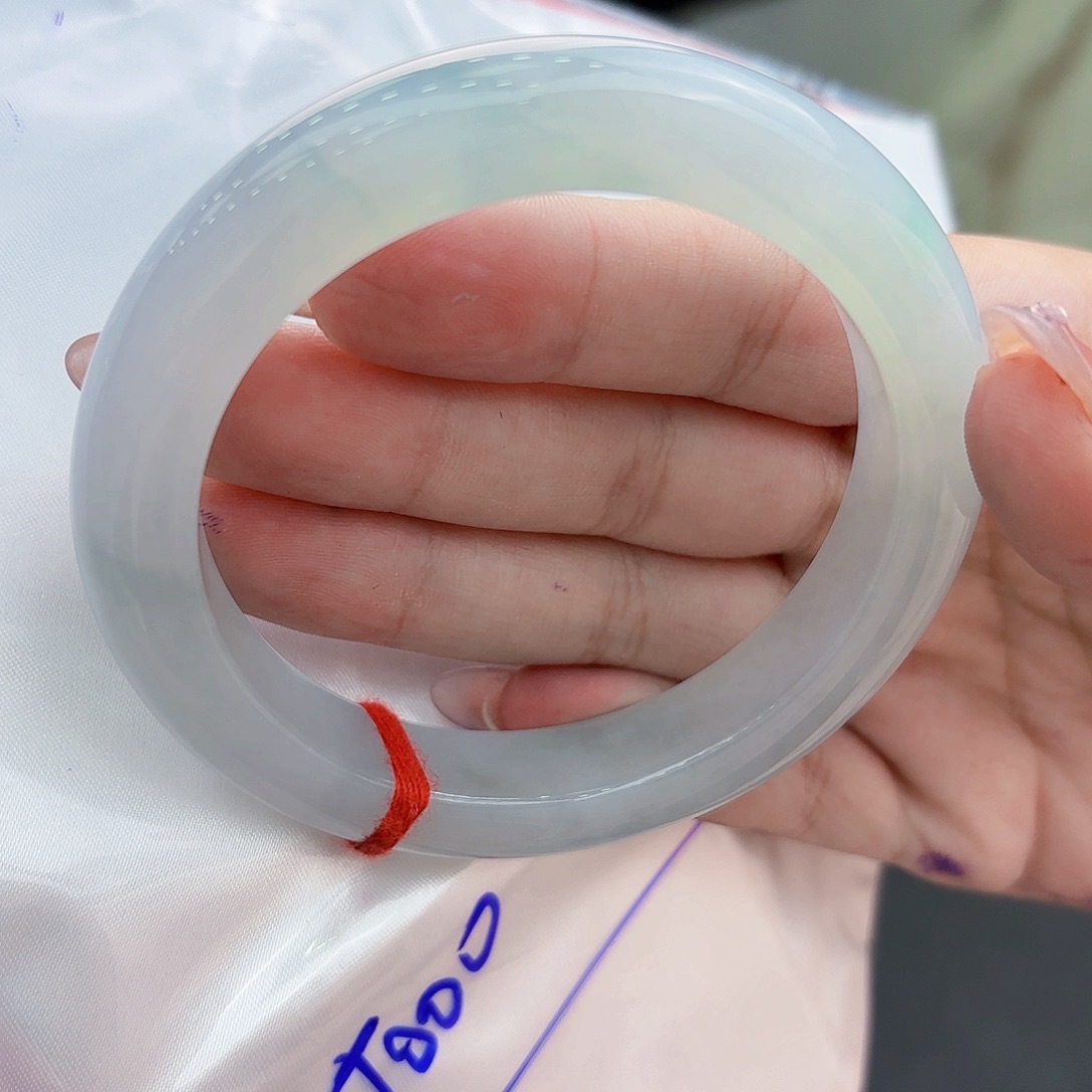 翡翠手镯未镶嵌时***好天然翡翠手镯