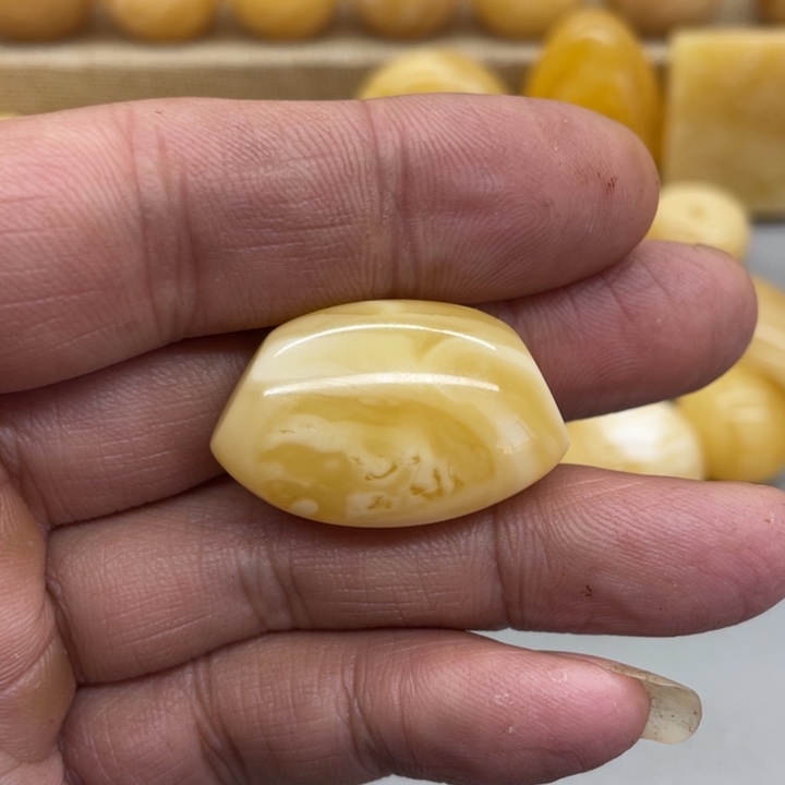 琥珀裸石未镶嵌马提珠