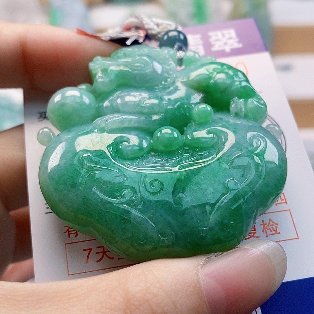 吊坠(不含链)未镶嵌翡翠