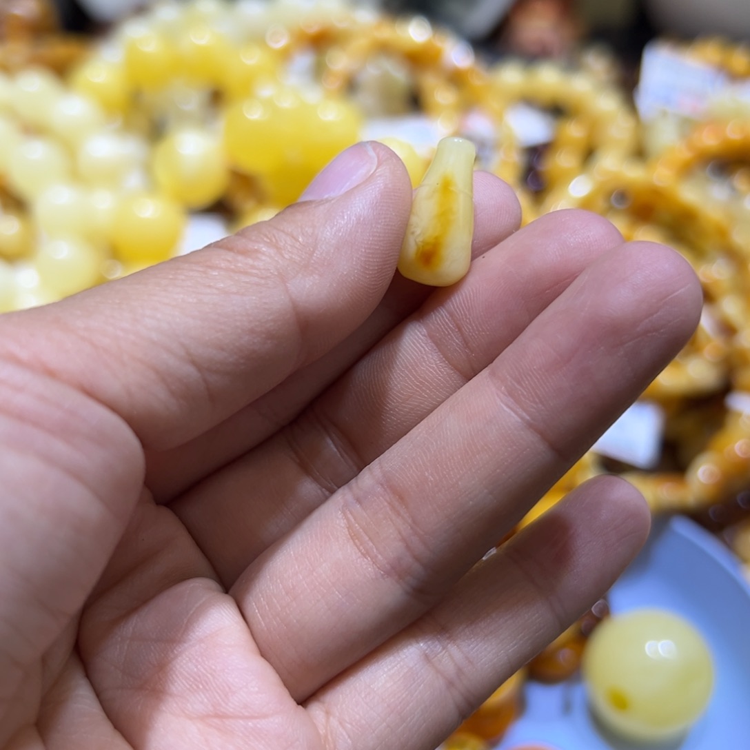 琥珀珠宝奇石未镶嵌