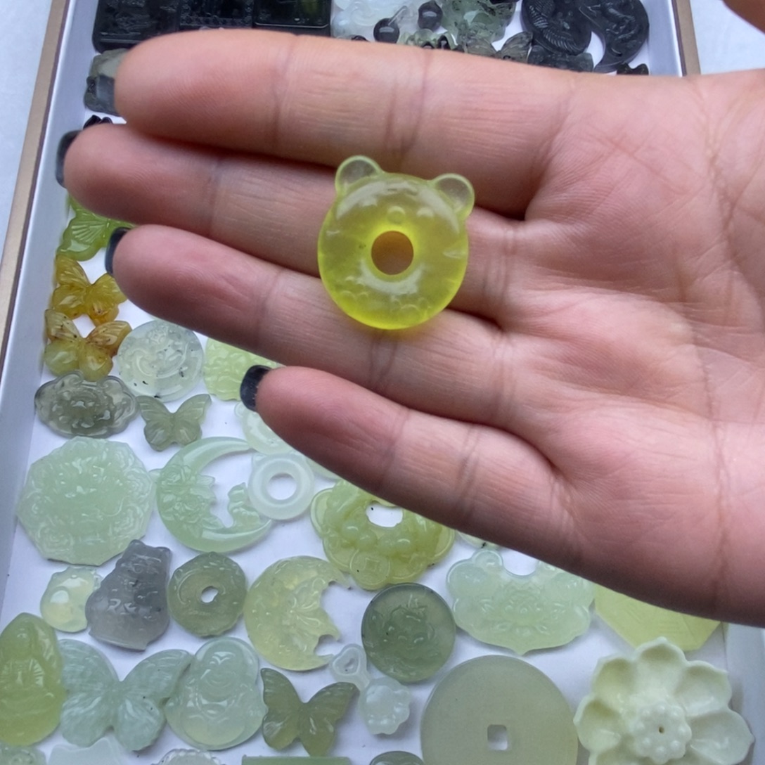 蛇纹石玉未镶嵌颈饰