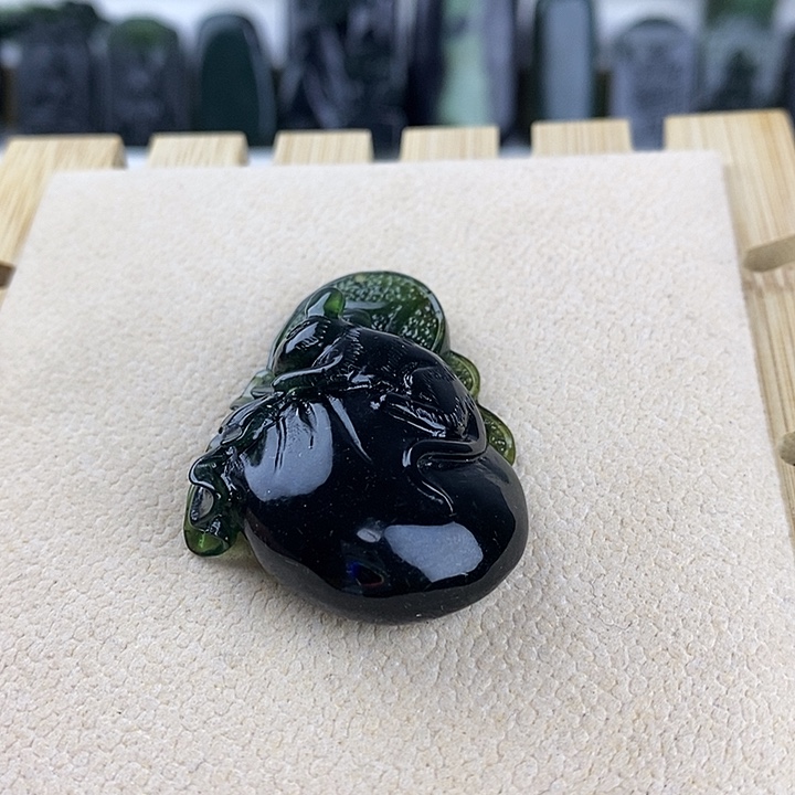 风***淡蛇纹石玉未镶嵌鼠你有钱