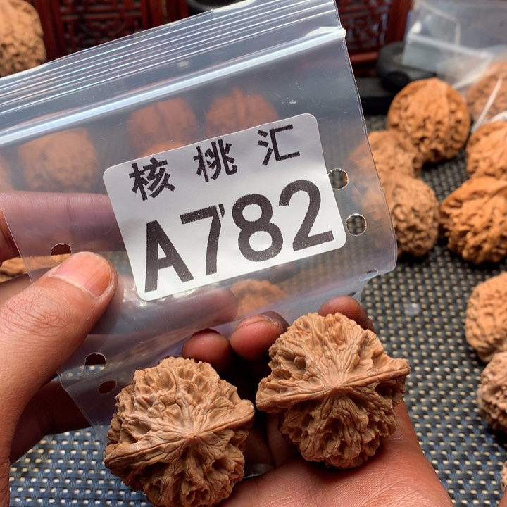 吊坠文玩核桃野牛