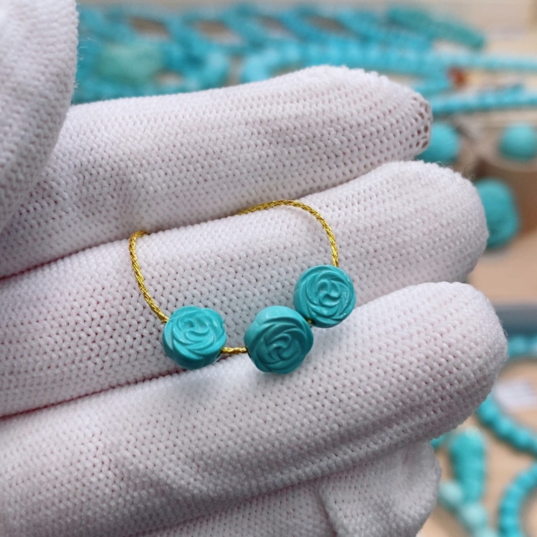 岢***妈绿松石未镶嵌珠宝奇石