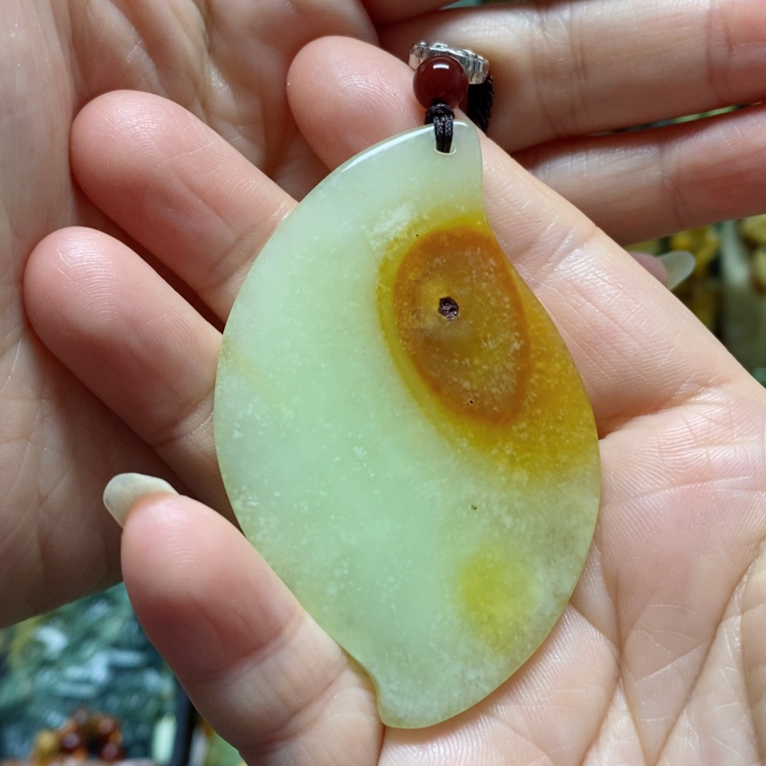 岫玉未镶嵌吊坠(赠链)
