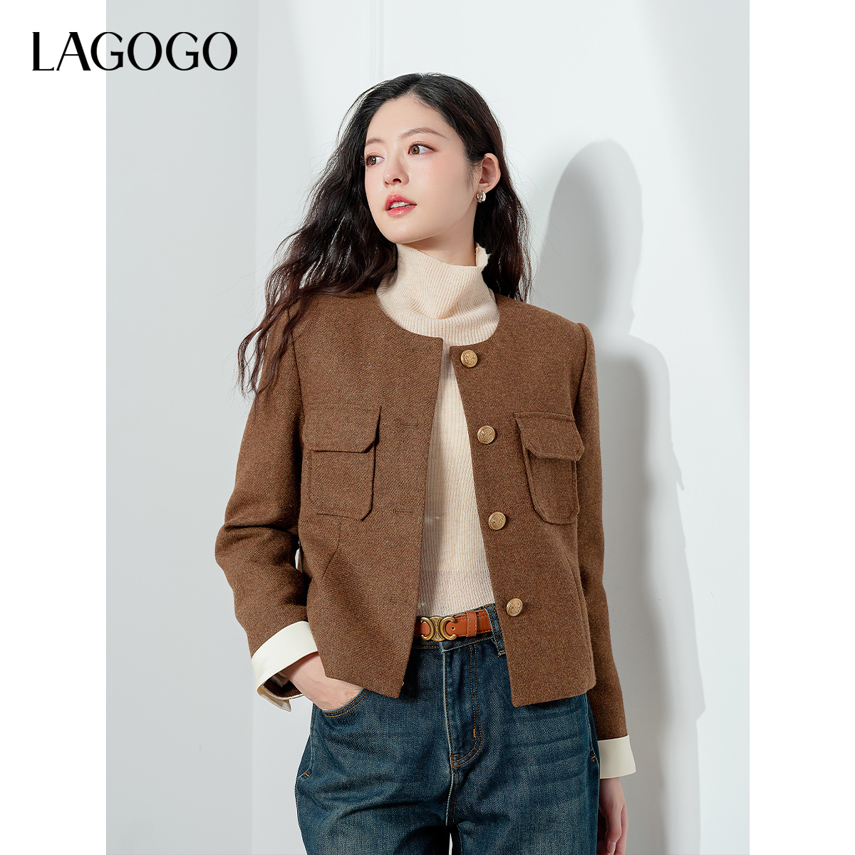 lagogo拉谷谷年新款美拉德垫肩气质外套式羽绒女NCYY23XA72