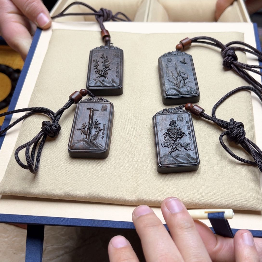 大叶紫檀（黑酸枝木类）