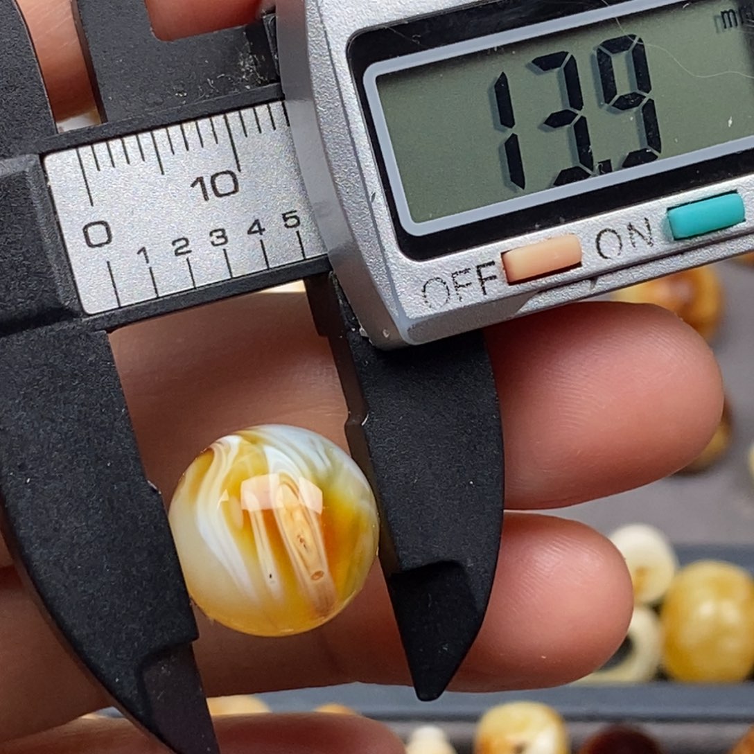 琥珀未镶嵌耳饰圆珠