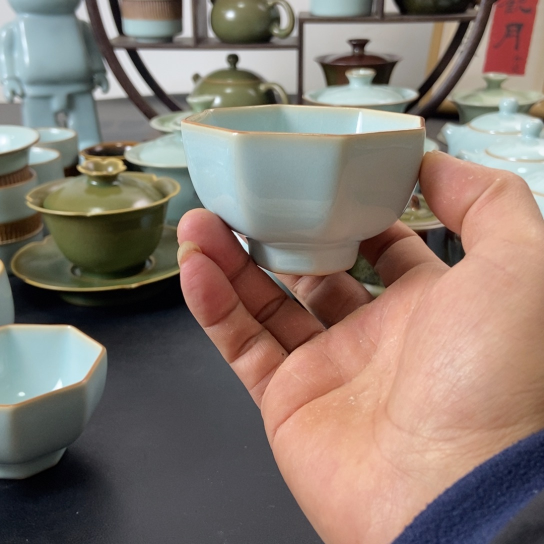 一级品天青釉八方杯
