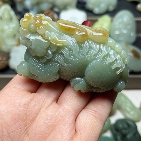 和田玉颈饰未镶嵌龍**人