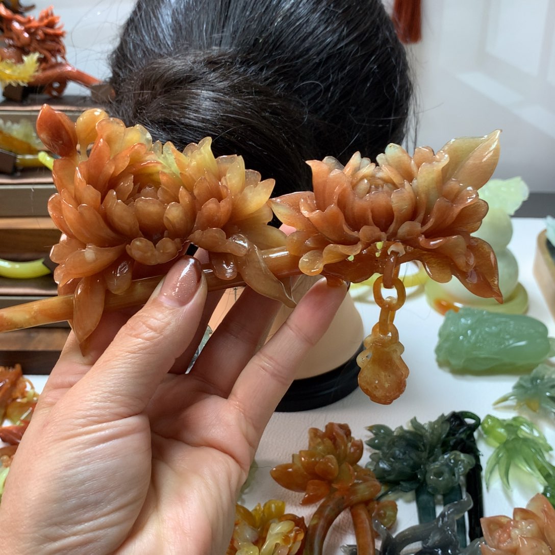 蛇纹石玉发饰未镶嵌董*