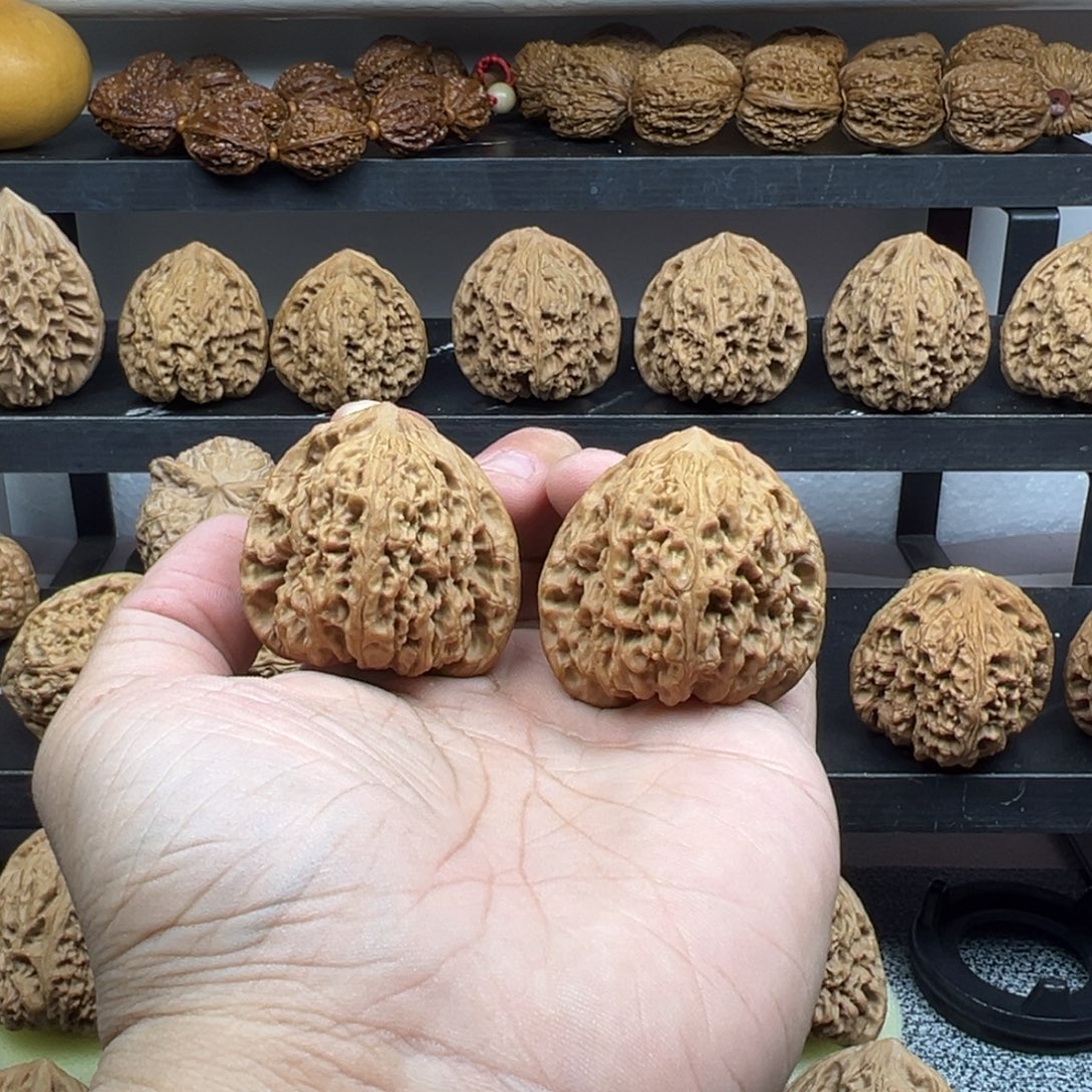 文玩核桃吊坠三角疆