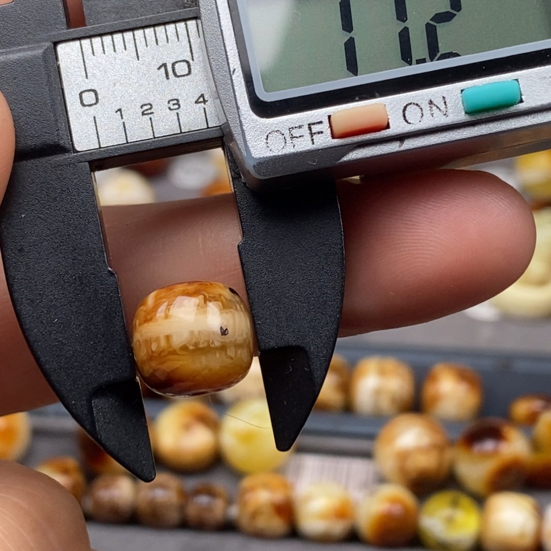 琥珀未镶嵌耳饰老型