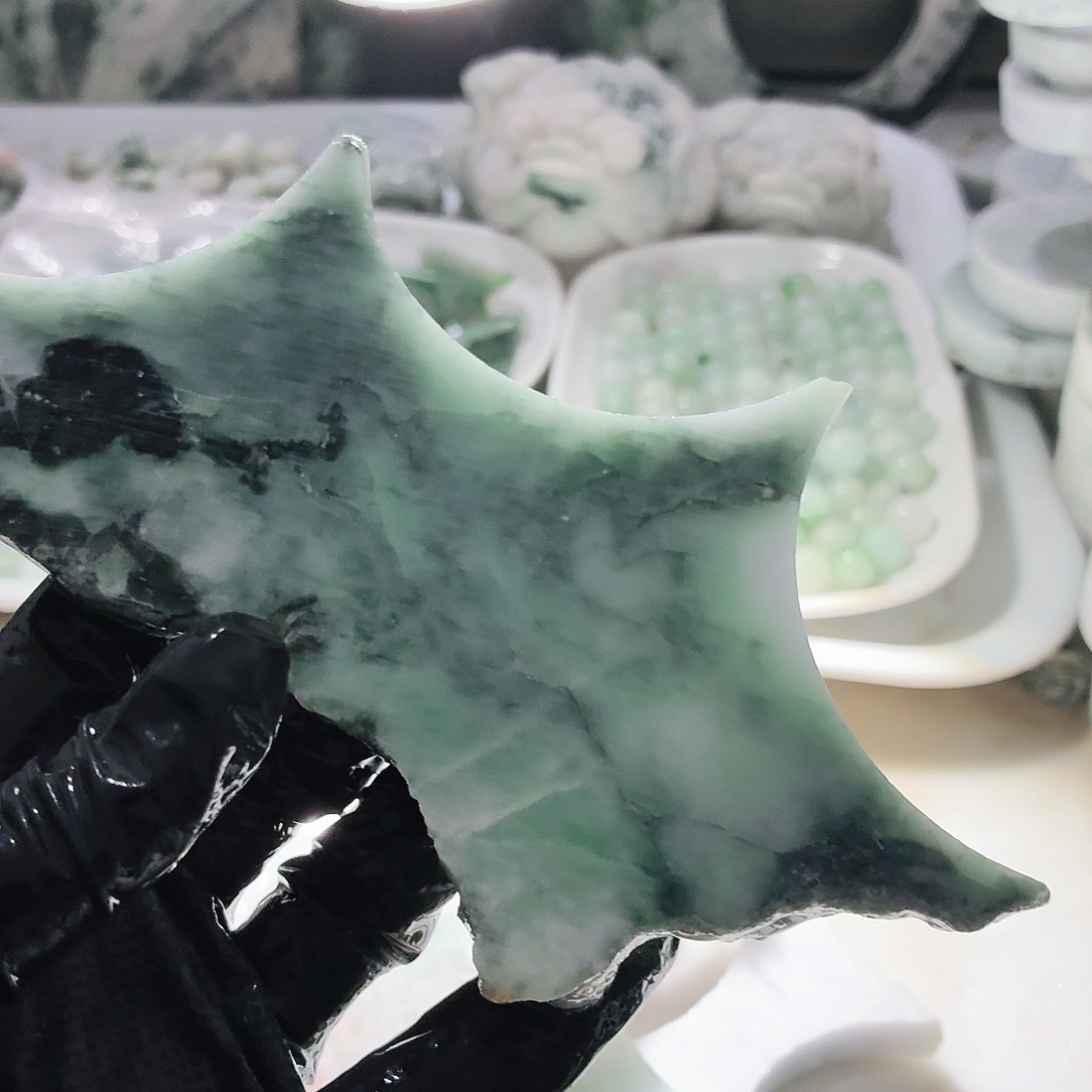 翡翠未镶嵌颈饰边角料