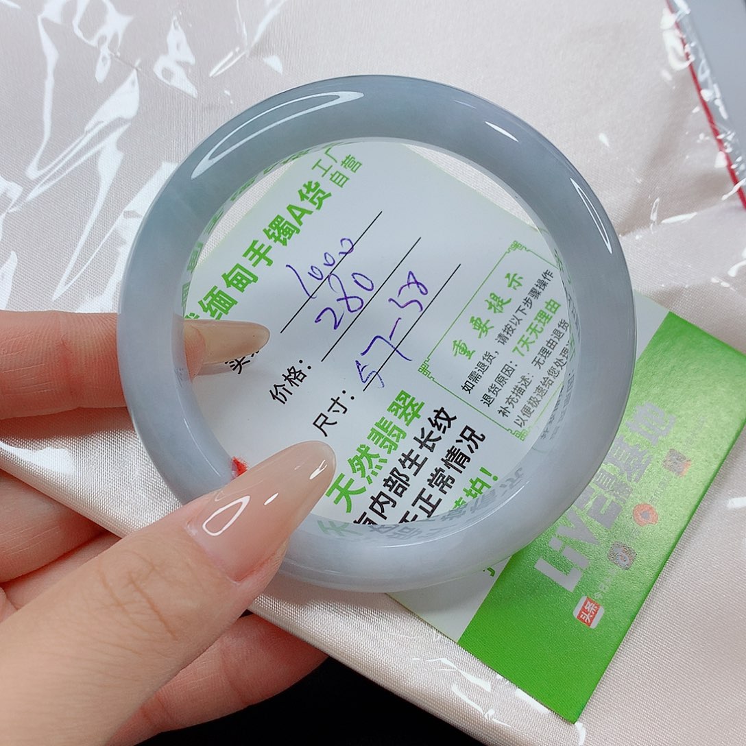 翡翠手镯未镶嵌翡翠